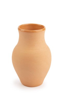 Beyaz zemin üzerinde mat yüzeyi olan sarı-kahverengi kil sürahi, izole