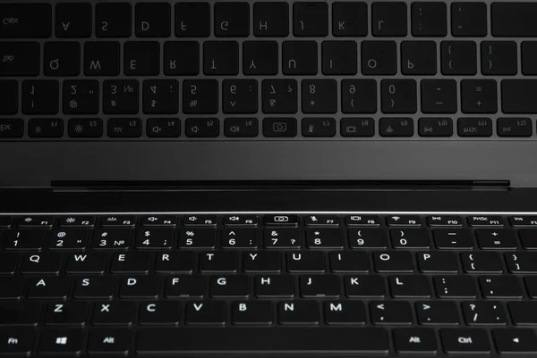 Dizüstü Bilgisayar Klavyesi Ekranda Yansıtılan Siyah Düğmeler Arkaplan — Stok fotoğraf