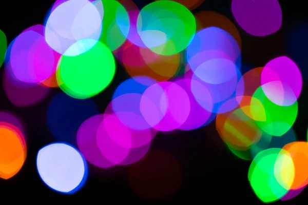 Kerstmis Veelkleurige Lichten Defocus Een Donkere Achtergrond — Stockfoto