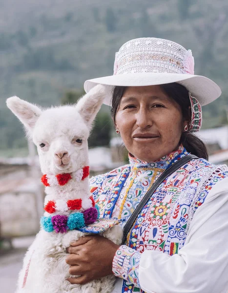 Yanuary Colca Valley Peru Januari 2018 Inheemse Vrouw Poseert Voor — Stockfoto