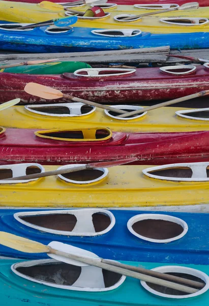 Patrón Coloridos Kayaks Con Remadores Copacabana Bolivia —  Fotos de Stock