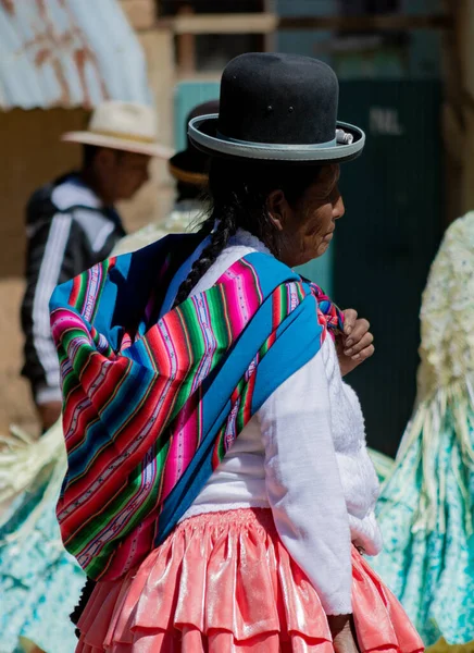 Isla Del Sol Bolivia Luglio 2016 Antica Donna Porta Aguayo — Foto Stock