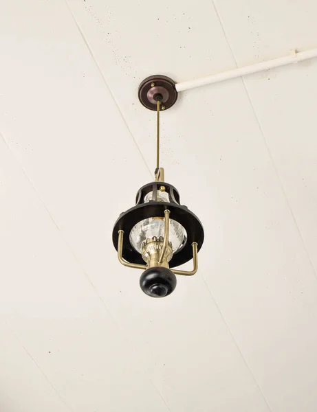 Lampa sufitowa metalowa — Zdjęcie stockowe