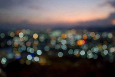 Gece lambasının soyut bulanıklığı