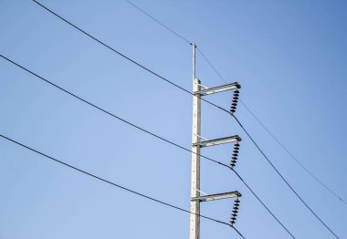 kutup üzerinde elektrik teli
