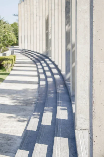 Bina dışında çimento direği — Stok fotoğraf
