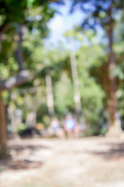 Unscharfes Foto von Kindern auf Schaukel — Stockfoto