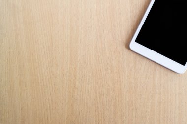 ahşap masa ile tablet 