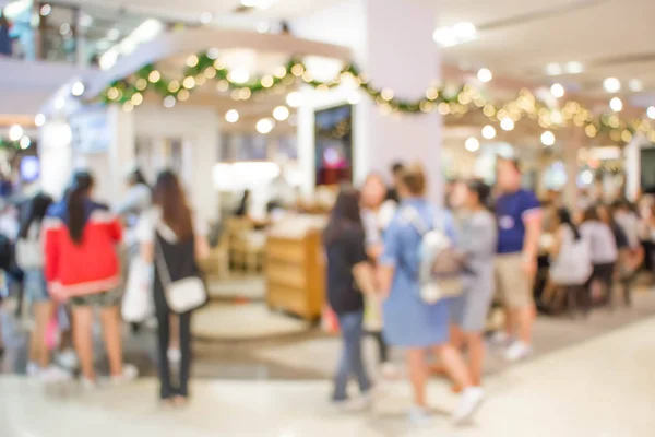Pessoas desfocadas no shopping — Fotografia de Stock