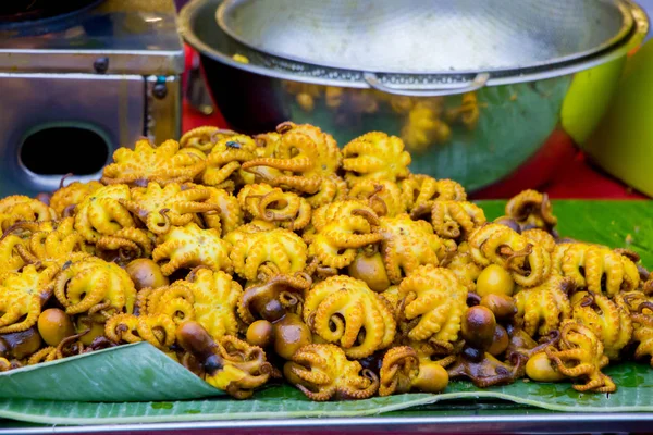 Gurita goreng di pasar jalanan — Stok Foto