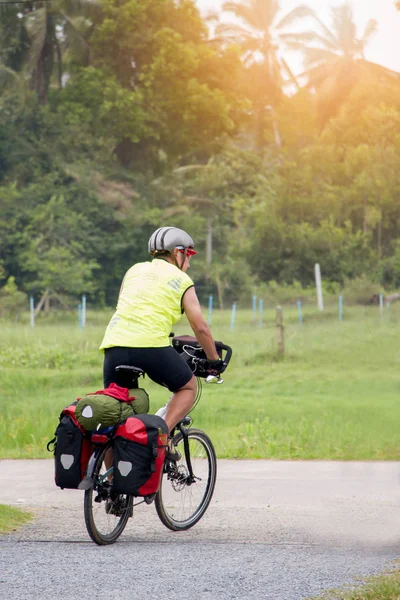 Man Touring fiets rijder — Stockfoto