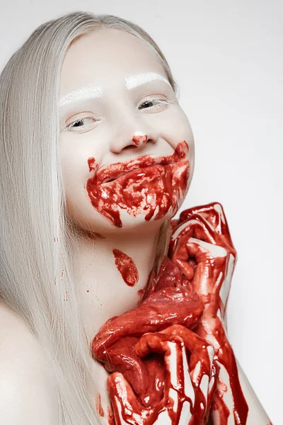 Girl Soiled Blood Smiles Mischievously Holding Piece Bloody Meat — Stock Photo, Image