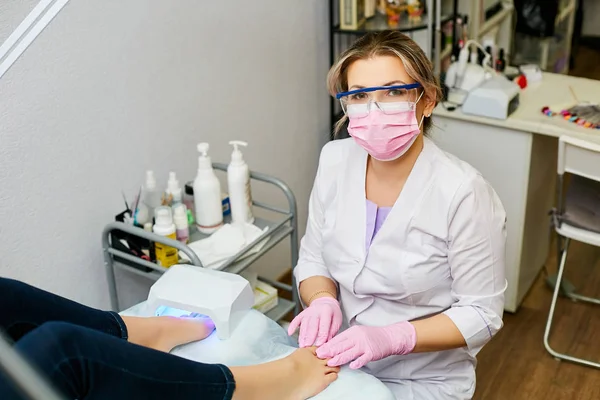 Pedicure Specialist Performs Work Nail Care Client Work Beauty Salon — Stock Photo, Image