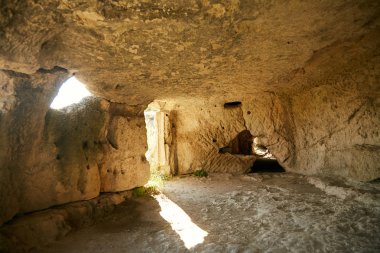 Mağaranın içinde kaya