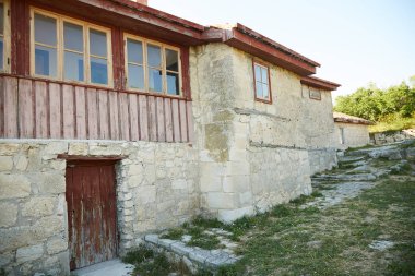 Eski bina Crimea'da doğal taş