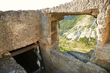 Kayanın içindeki eski binalar