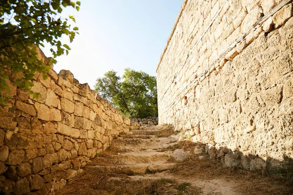 Una Antigua Ciudad Península Crimea Una Escalera Largo Valla Piedra — Foto de Stock