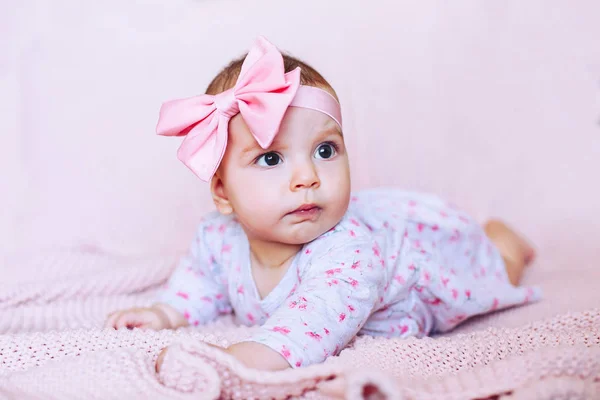 Baby Frowns Looks Away — Stock Photo, Image