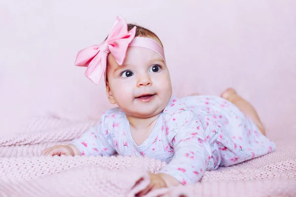 Newborn Baby Girl Lying Blanket Looks Aside Smiles — Stock Photo, Image