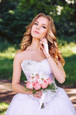 Bir buket çiçek Park ile güzel gelin