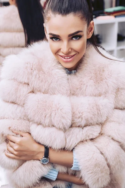 Young Girl Dressed Fur Vest Pink Color — Stock Photo, Image