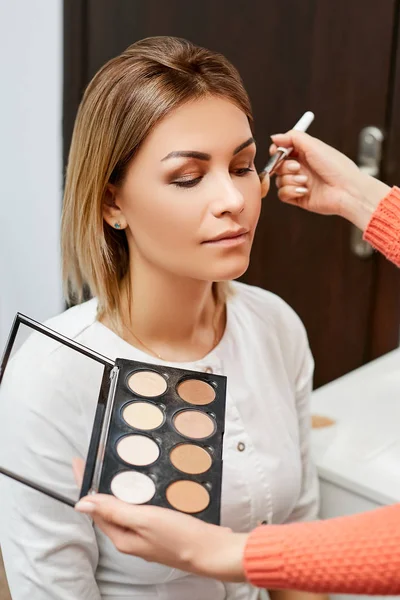 Makeup Artist Applies Blush Young Girl Beauty Salon — Stock Photo, Image