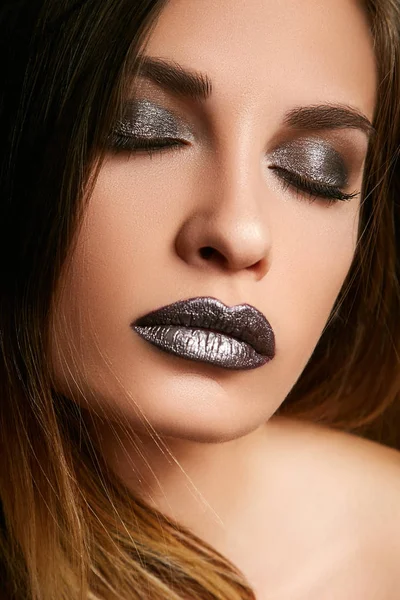 Young Brunette Beautiful Dark Makeup Close — Stock Photo, Image