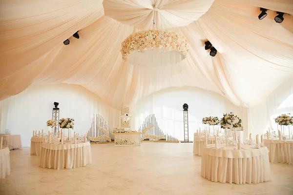 Barraca Alta Luxuosa Decorada Para Celebração Casamento — Fotografia de Stock