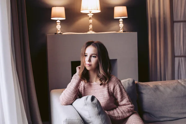 Beautiful Girl Sitting Sofa Luxurious Interior Knitted Pink Dress — Stock Photo, Image