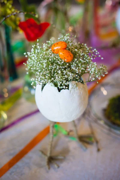 神圣的复活节盛宴 天然花装饰蛋 — 图库照片