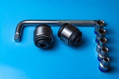 Mavi arkaplanda Salinblock araba ve yıldız otomatik anahtarları