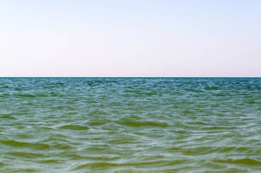 Sakin ol. Mavi sakin deniz, deniz suyunu kapat.