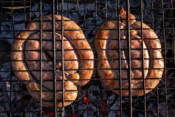 Primer Plano Dos Salchichas Caracol Parrilla Con Humo —  Fotos de Stock