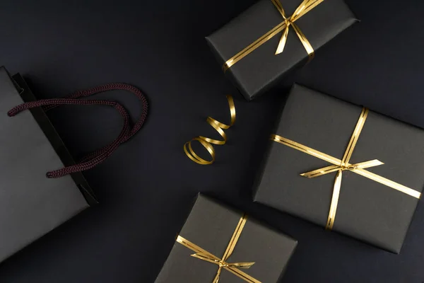 Geschenkboxen Schwarzer Verpackung Auf Schwarzem Hintergrund Black Friday Konzept — Stockfoto