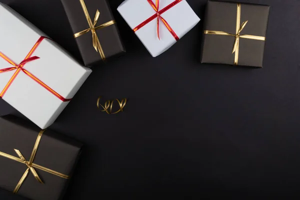 Coffrets Cadeaux Emballage Noir Blanc Sur Fond Noir Concept Black — Photo