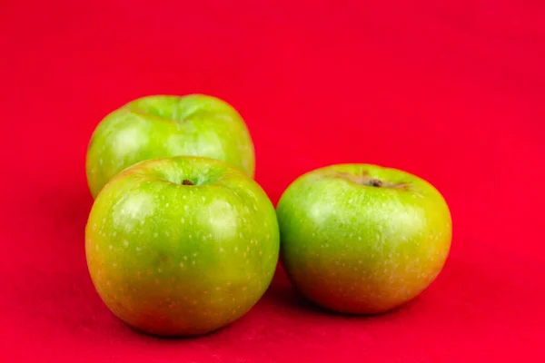 Three Green Apples Red Background Close — Stock Photo, Image