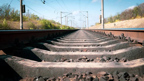 Sonbaharda Tren Rayları Kapanır Seyahat Kavramı — Stok fotoğraf