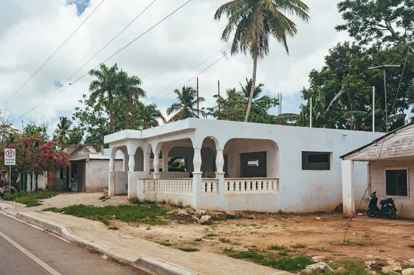 Classical caribbean wooden house. Dominican Republic.. Colorful Caribbean House. Wodden house in dominican republic, — Stock Photo, Image