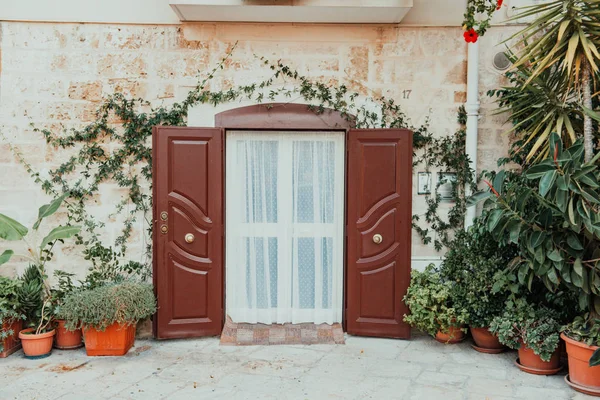 Picturesque pemandangan jalan kota kecil di Bari, Puglia, Italia Selatan — Stok Foto