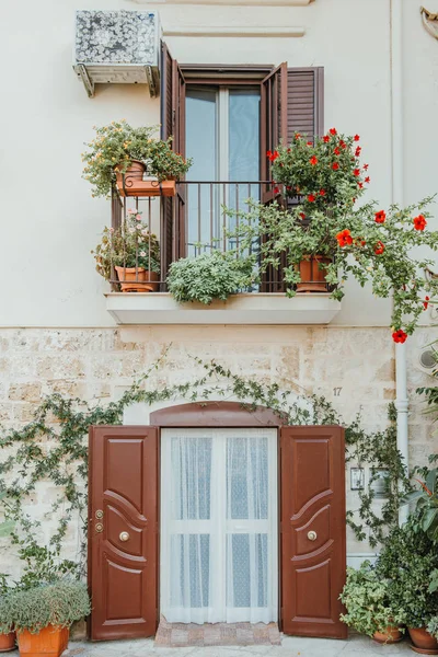Picturesque småbygate i Bari, Puglia, Sør-Italia – stockfoto