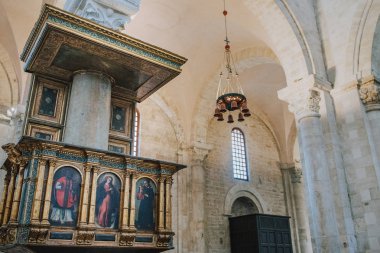 Bari, İtalya - 07 Kasım, 2018: kurumlu Basilica di San Nicola, 1197, Romanesk mimari tarzı, önemli hac Roma Katolikler Ortodoks Hıristiyanlar için hedef