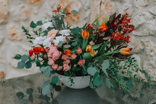 Tabulka Luxusní Květinové Svatební Výzdoba Venku — Stock fotografie