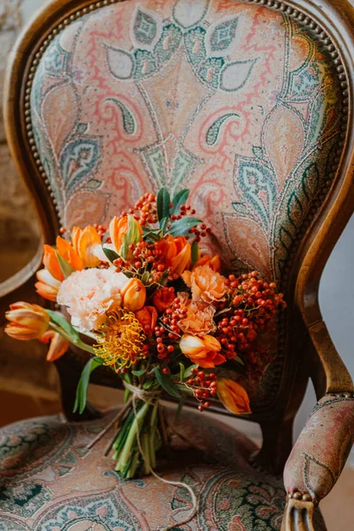 Wedding Bouquet Old Vintage Chair Italian Castle Interior — Stock Photo, Image