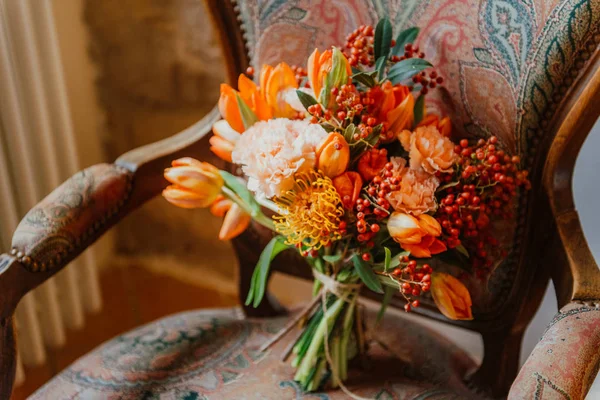 Wedding Bouquet Old Vintage Chair Italian Castle Interior — Stock Photo, Image