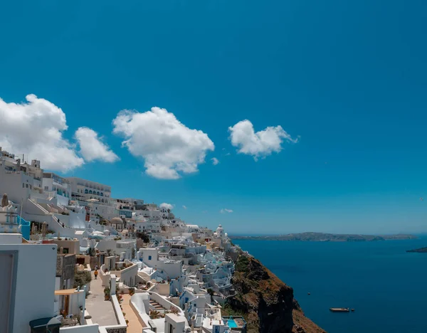 Santorini, Görögország. Festői kilátás a hagyományos kükladikus Sant — Stock Fotó