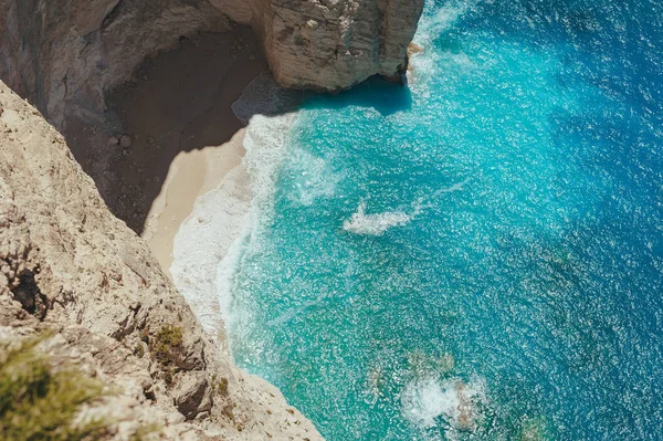 Yunanistan 'ın Zakynthos kentindeki Navagio plajındaki gemi enkazının görüntüsü — Stok fotoğraf