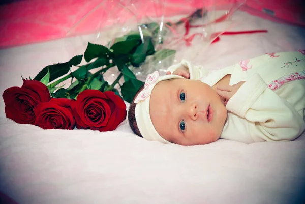 Primer Plano Hermosa Niña Dormida Niña Recién Nacida Durmiendo Una — Foto de Stock