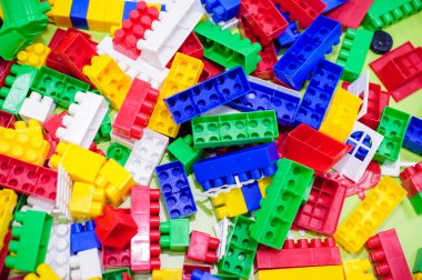 Çok renkli plastik tuğlaların arka plan fotoğrafı..