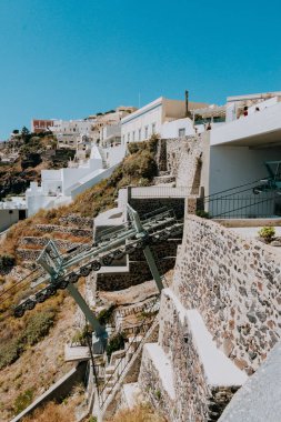 Oia Santorini Yunanistan romantik ve güzel günbatımlarıyla ünlüdür. Santorini adasındaki Oia köyü. Yunanistan.