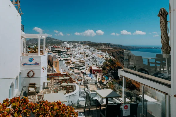 Oia Santorini Grecia famosa con románticas y hermosas puestas de sol. Pueblo de Oia en la isla de Santorini. Grecia. — Foto de Stock